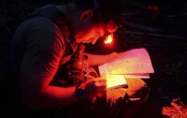 Червоне світло у ліхтарю Для чого потрібен червоний колір у ліхтарі