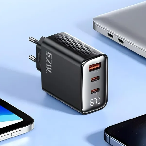 Зарядное устройство для Toocki GaN 67W с LED-дисплеем и 3 портами (2 USB-C + 1 USB-A, QC 4.0, PD 3.1)